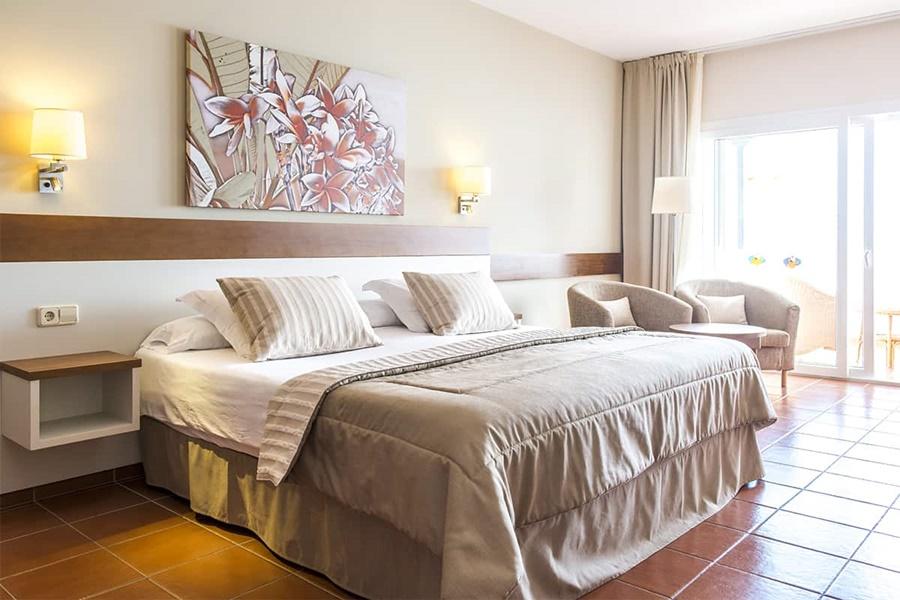 Hotel Tui Magic Life Cala Pada Santa Eularia des Riu Esterno foto