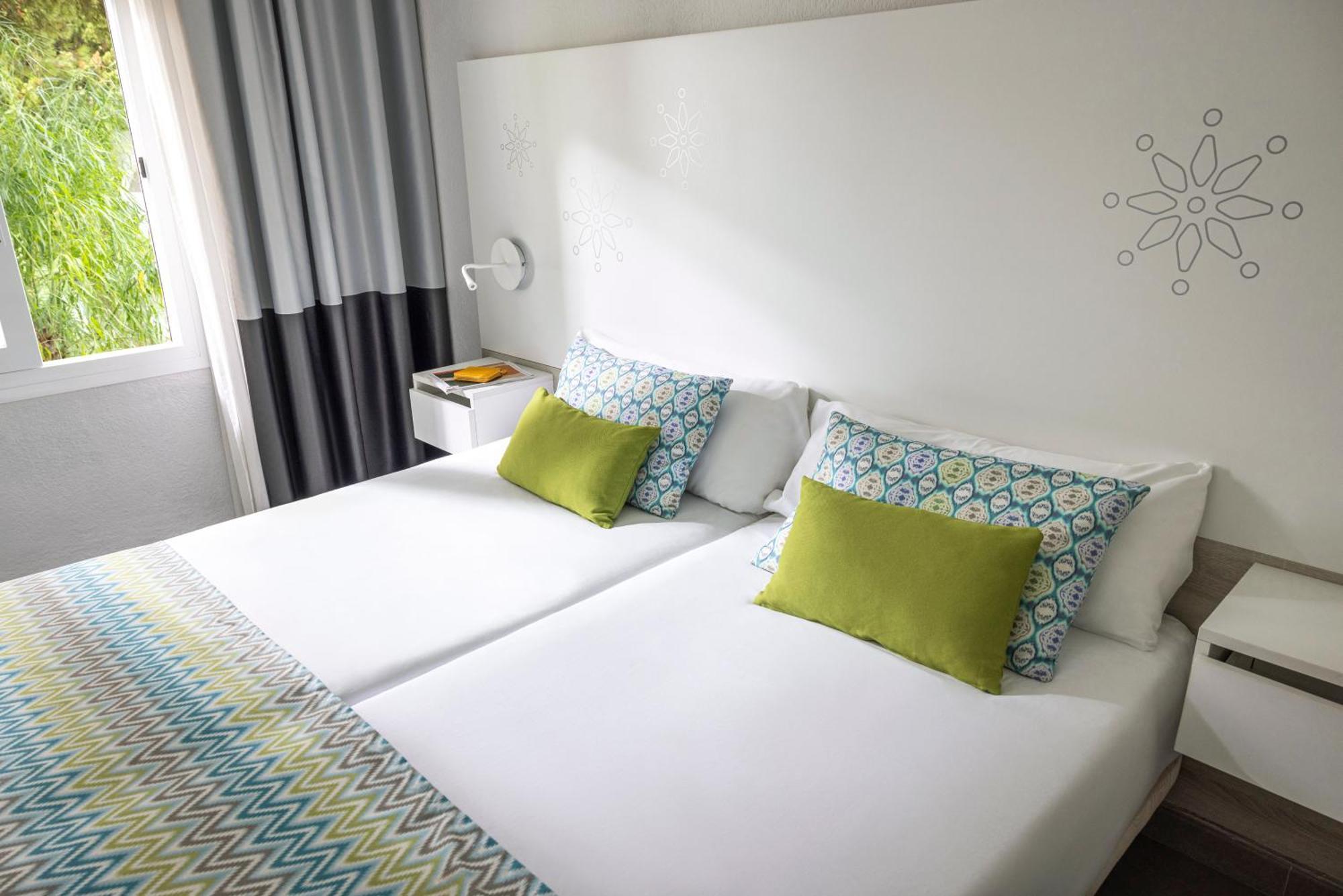 Hotel Tui Magic Life Cala Pada Santa Eularia des Riu Esterno foto