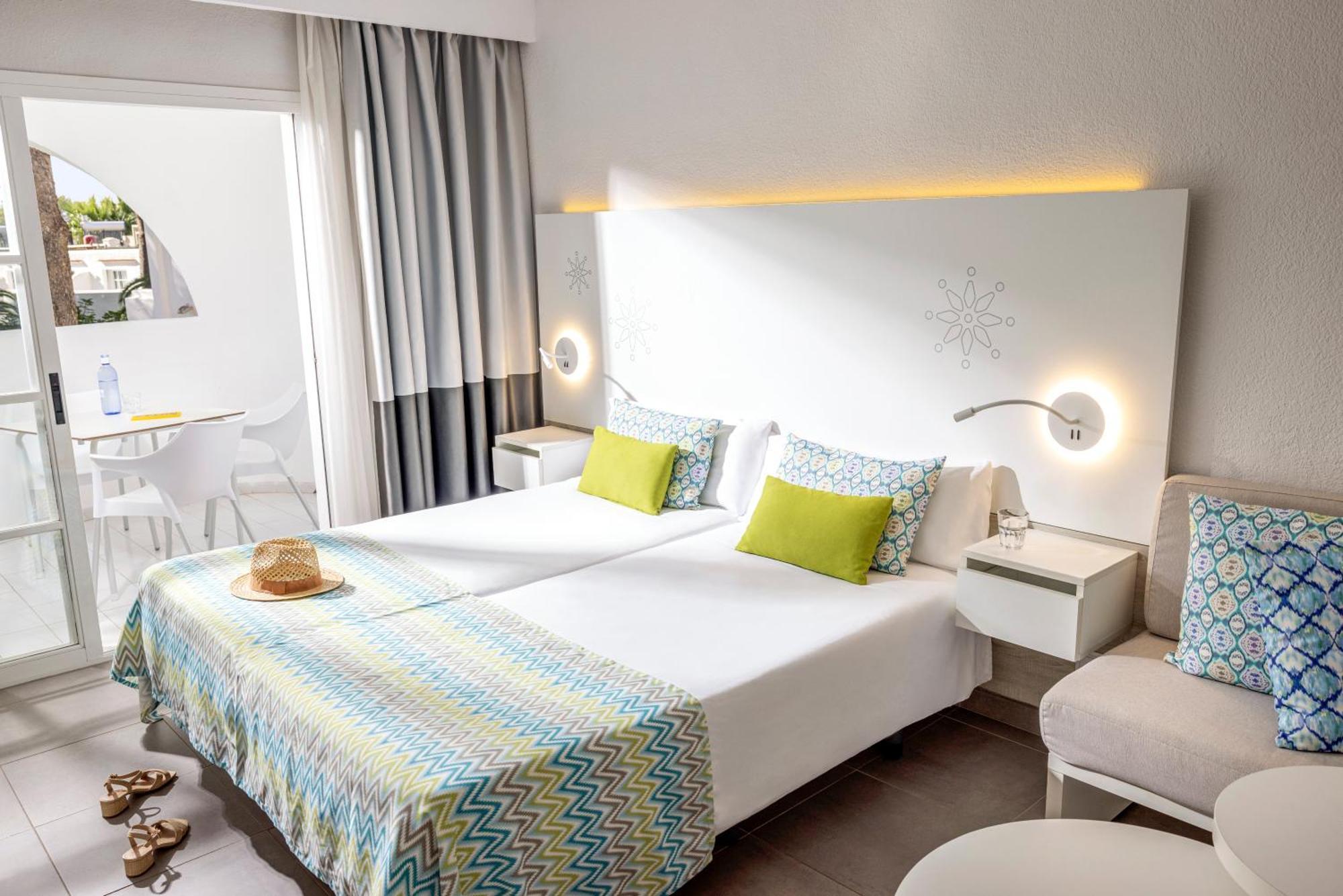 Hotel Tui Magic Life Cala Pada Santa Eularia des Riu Esterno foto